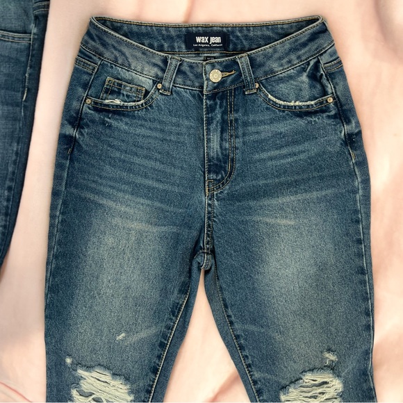 Distressed High-Waist Ankle Cut Jeans 💙 - Picture 2 of 4